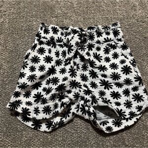 Bay Gap 2 years girls shorts in black and white great pattern and condition